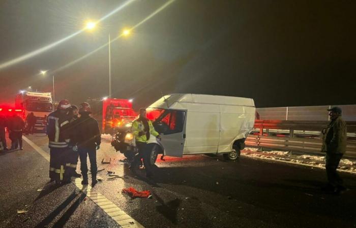 UPDATE Chain accident on the A1 highway, in Sibiu county, with victims / Six vehicles collided, one person fell from a bridge and died