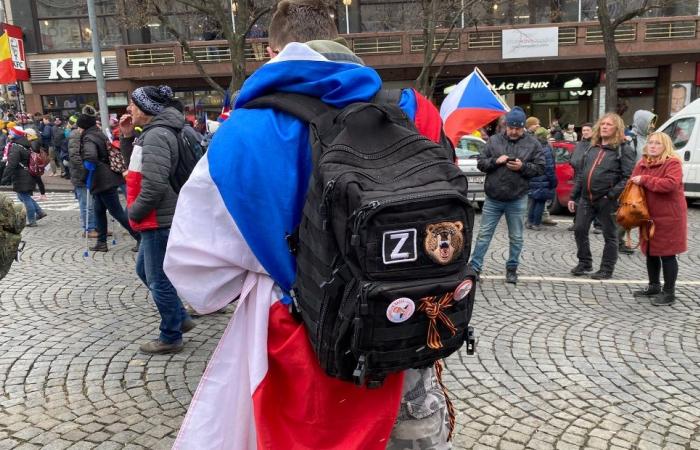 PHOTO A man with Wagner signs and the letter Z was arrested at the protest in Prague / Clashes with the Czech police after a group of demonstrators tried to tear the Ukrainian flag from the National Museum