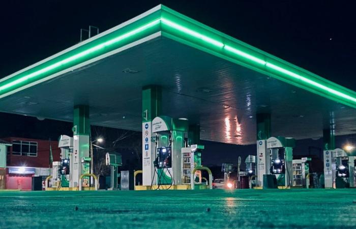 Gas stations in Hungary, forced to sell cheaper. The government accuses them of having war prices