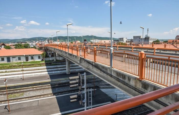 At the auction for the rehabilitation of the station bridge, extended by a week, two offers were registered