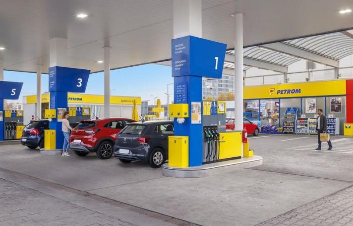 Diesel became cheaper than petrol after another price reduction applied by Petrom on Saturday