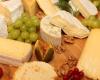 Cheese or cottage cheese. Which food is fattier and what dangers it presents