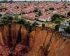 Huge ravines that swallow entire neighborhoods threaten more and more cities. A global phenomenon aggravated by climate change