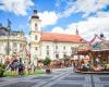 The Easter Fair in Sibiu opened its doors today, April 26. In sunny weather, the first visitors have already enjoyed the festive atmosphere.