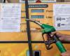 Fuel traders in Hungary have been given a two-week deadline to lower fuel prices