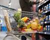 A new hypermarket appears in Romania. The price of the products will depend on the quantity you buy