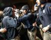 Violence at Columbia University. New York police intervened in force on the campus blocked by demonstrators. 100 arrests