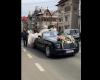 VIDEO A wedding procession, led by a convertible Rolls Royce, paralyzed traffic in a town in Teleorman. “I’m glad the police are there to secure their circus”