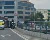 The Basarab bridge, blocked by a serious road accident. A car overturned, 7 people injured, transported to the hospital